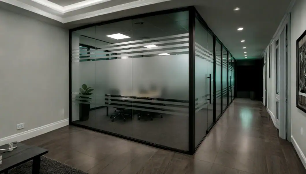 Empavonados para oficinas y vidrios corporativos